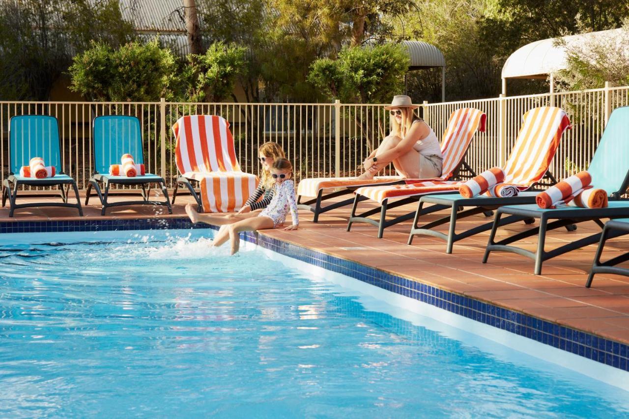Outback Hotel Айерс Рок Екстериор снимка