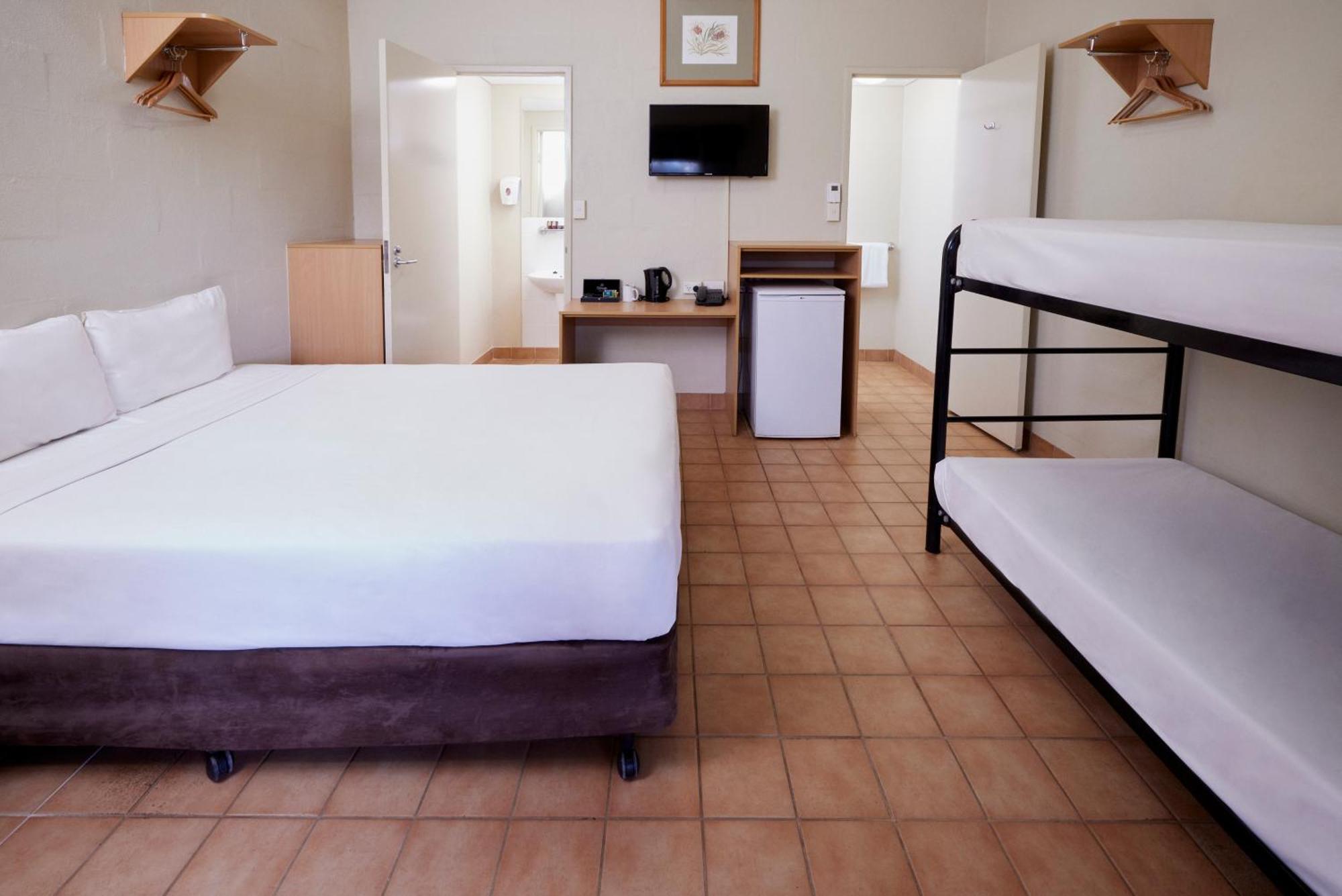 Outback Hotel Айерс Рок Екстериор снимка