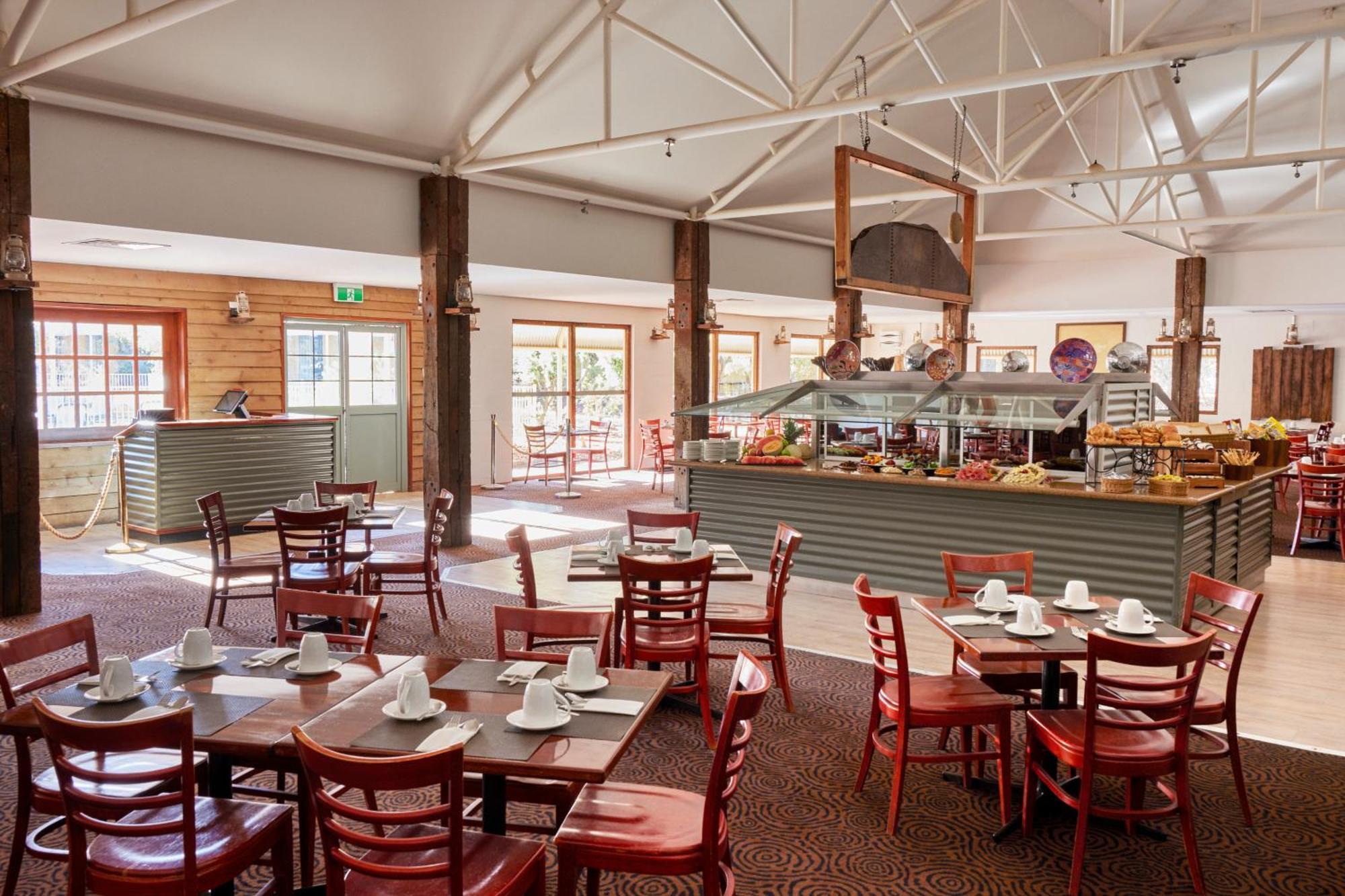 Outback Hotel Айерс Рок Екстериор снимка