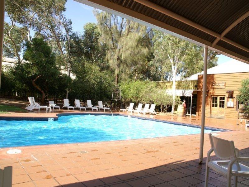 Outback Hotel Айерс Рок Екстериор снимка
